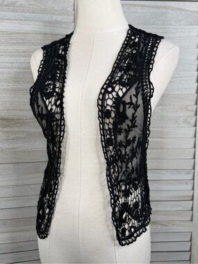 ISSI Black Crochet Lace Vest Boho Festival Fairy Whimsigoth Women's -Small